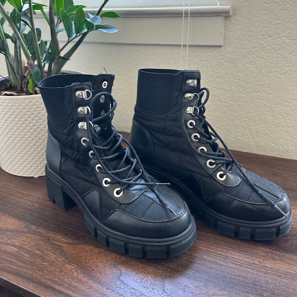 Cute Lace-Up Women's Puffer Boots
